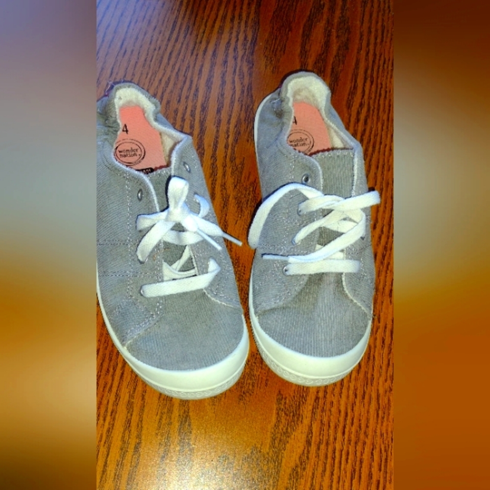 Girls Size 4 Sneakers Wonder Nation EUC